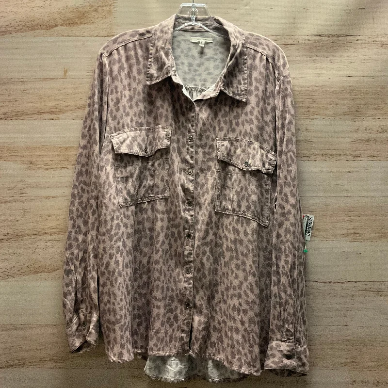 women's tops for maximalist fashion loversTop Long Sleeve By Maurices In Animal Print, Size: 2x