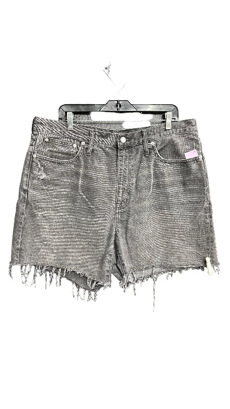 women's travel shortsBlack Denim Shorts Madewell, Size 16