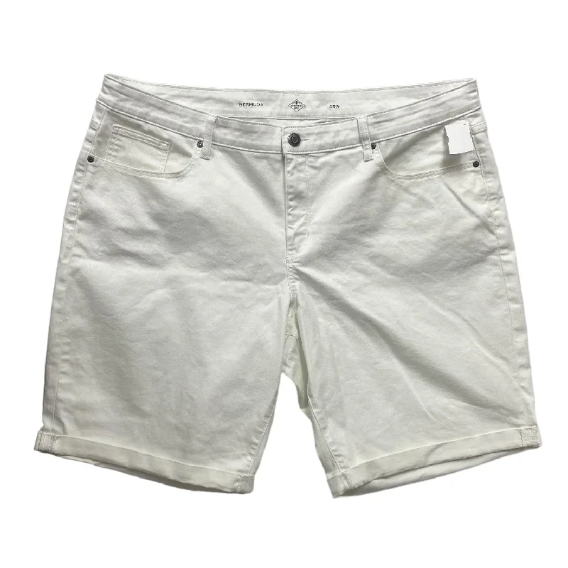 women's relaxed-fit shortsWhite Shorts St Johns Bay, Size 4x