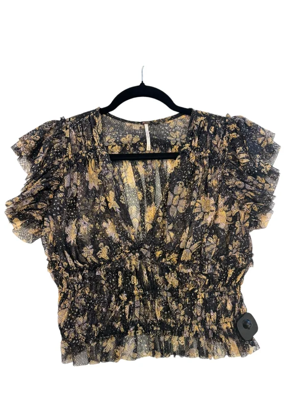 women's tops for those who want to create outfits that reflect their personal style and sense of fashionTop Short Sleeve By Free People In Floral Print, Size: S