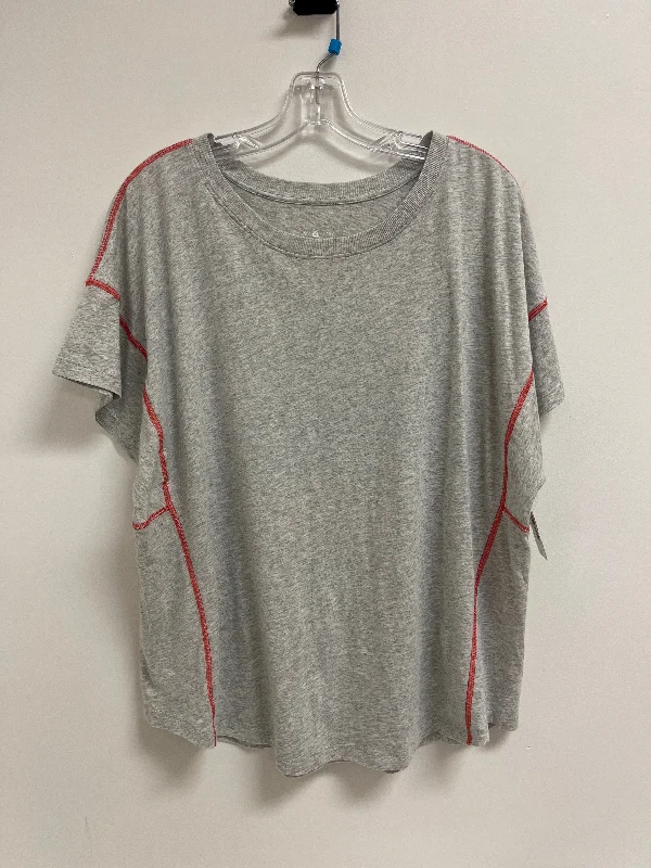 women's tops for those who appreciate subtle and muted tonesTop Short Sleeve By Lou And Grey In Grey, Size: L